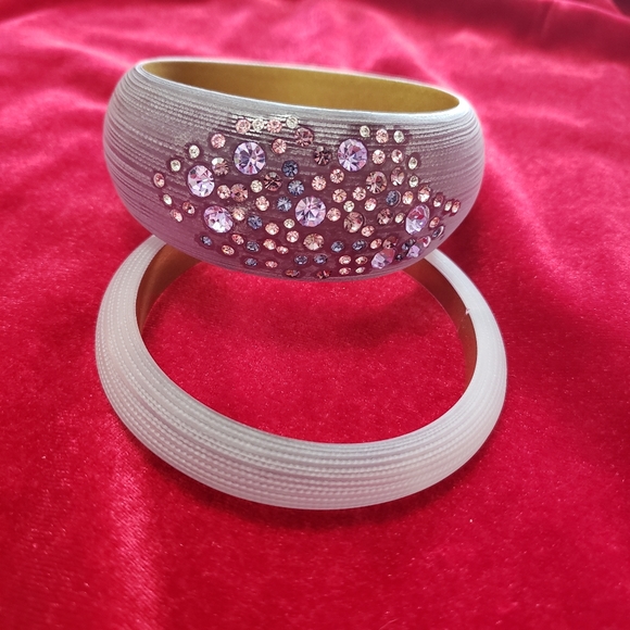 Vintage Purple Plum Carved LUCITE with Rhinestones WIDE Tapered Bangle Bracelet - Picture 4 of 16